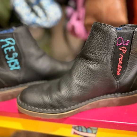 L.L. Bean Black Stonington Leather Boots with Pink and Green Embroidery - Picture 8 of 10